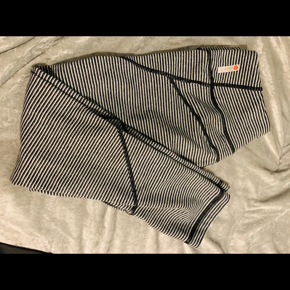 Black and white Capri leggings